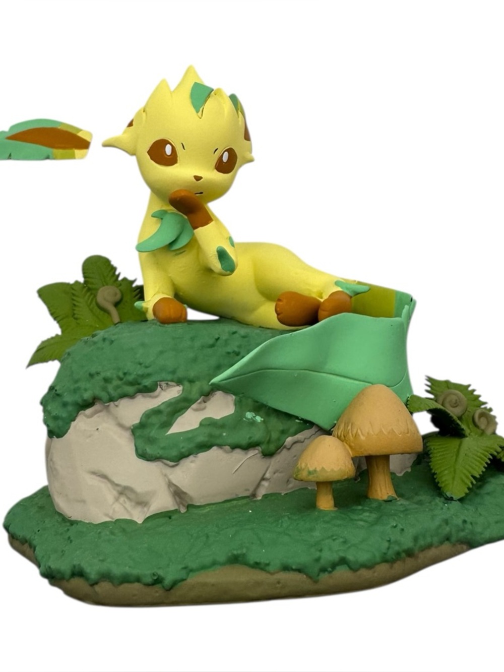 Pokemon Center Leafeon Forest Diorama Figure 2025 73-10012-101 Broken Ear